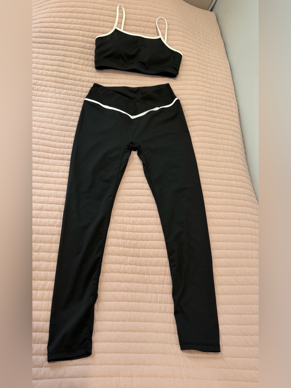 Black High-Waist Yoga Leggings and Sports Bra Set with White Trim